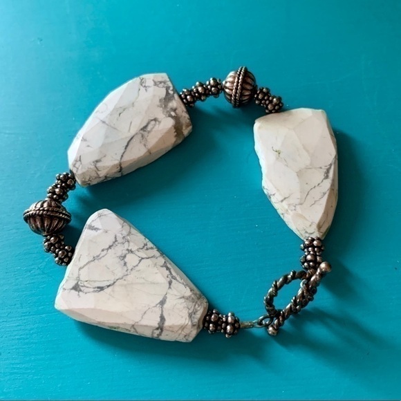 White Howlite stone and silver bracelet - Picture 1 of 3
